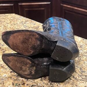 Justin Cowboy Boots. Black Leather. Size 5B.